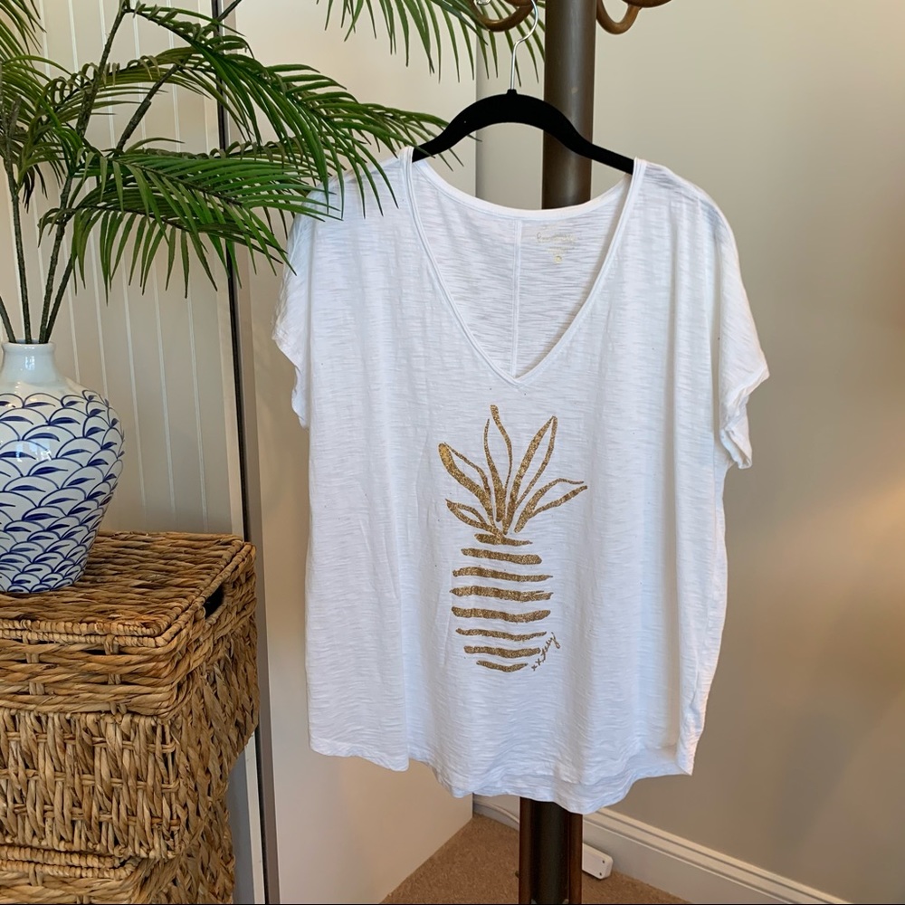 Lilly Pulitzer V-Neck tee size L